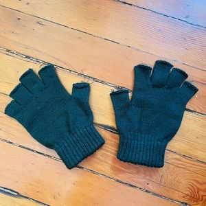Marc by Marc Jacobs fingerless gloves.